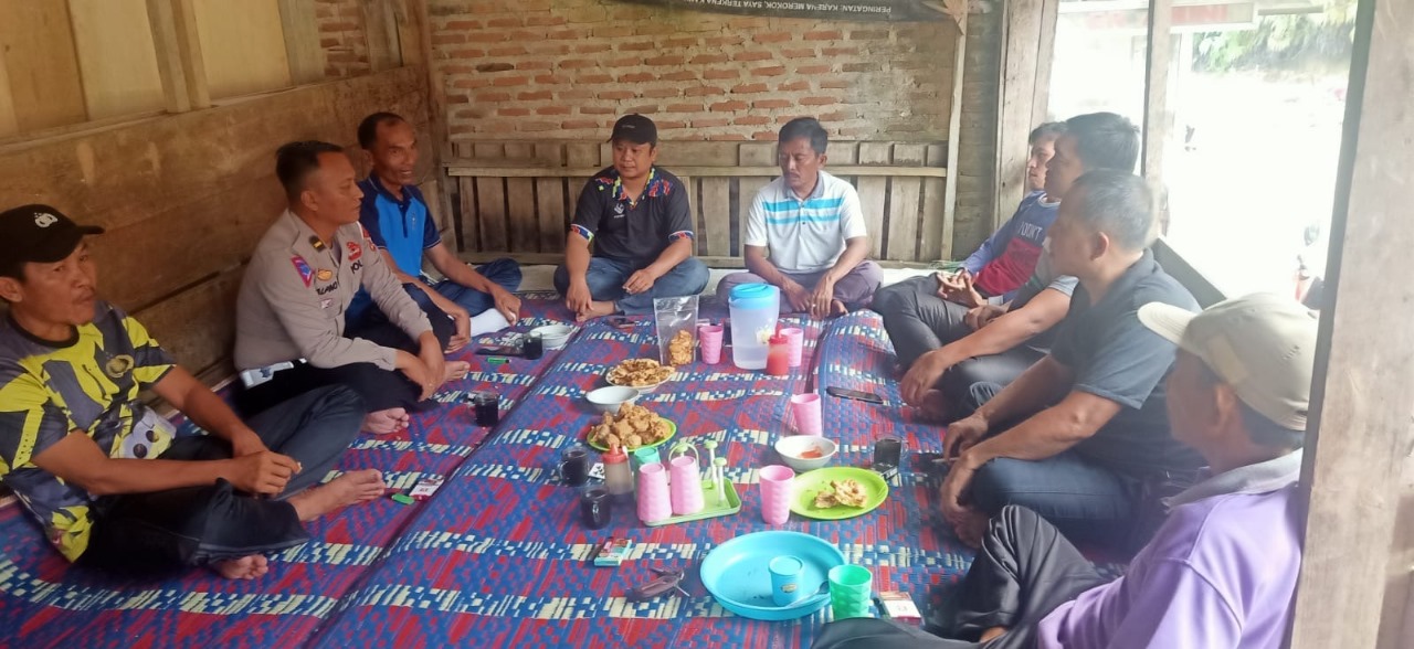 Personel Sat Lantas Polres Kaur Sosialisasi Penggunaan Knalpot Racing kepada Para Kades 