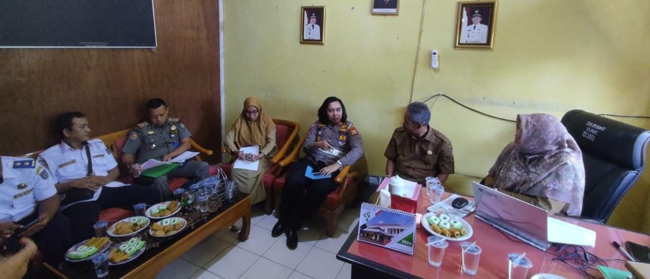 Satlantas Polres Bengkulu Utara Ikut Berkoordinasi Pedagang dan Parkir Pasar Purwodadi di Ruang Rapat Dinas Perdagangan 