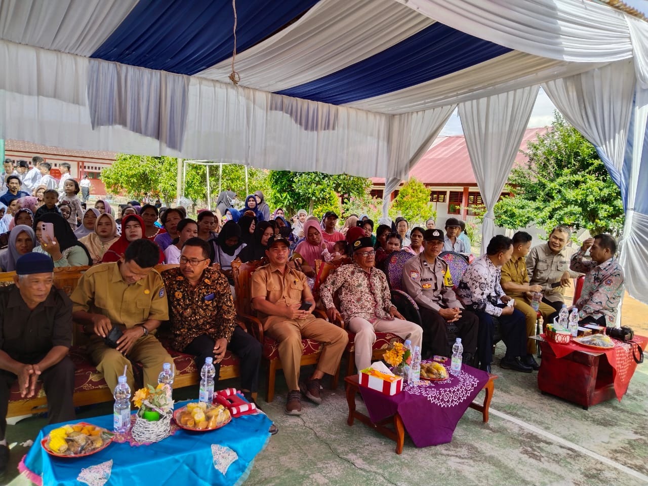 Beri Rasa Aman, Polsek Ketahun  Hadiri Pelepasan Siswa Siswi SMP N 13 Bengkulu Utara Tahun 2024