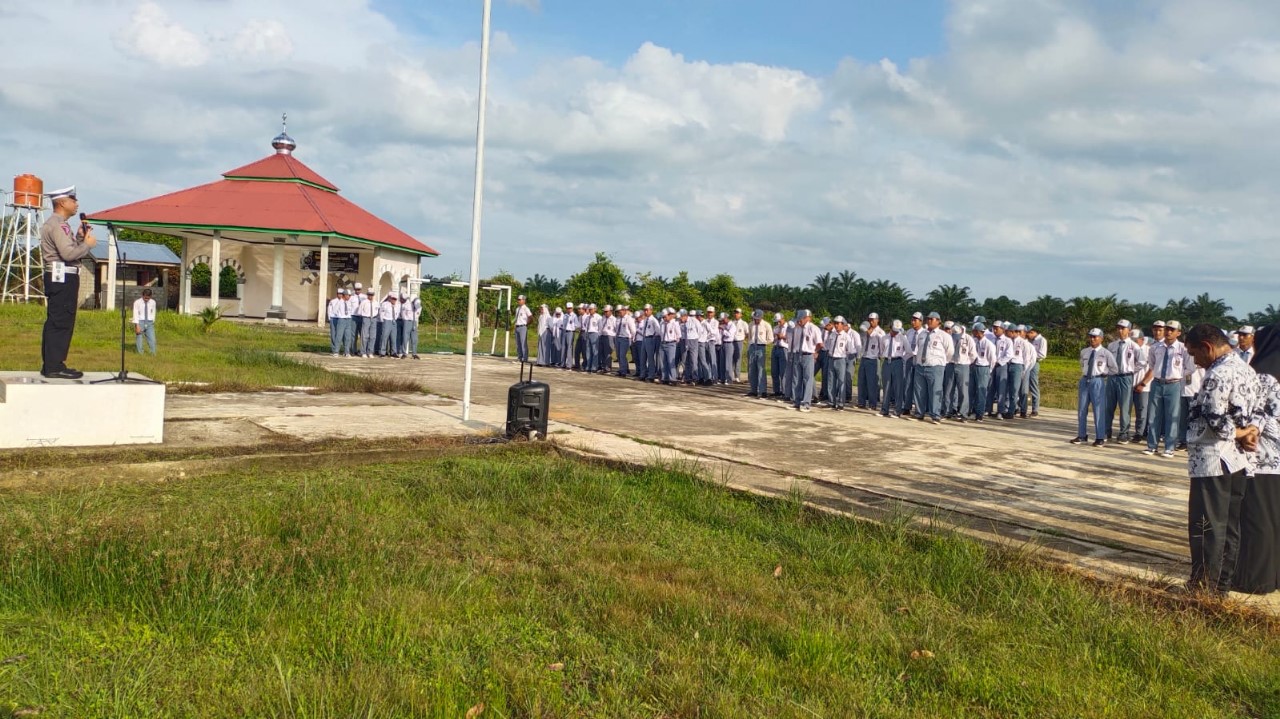 Tanamkan Budaya Tertib Berlalu Lintas, Satlantas Polres Mukomuko Gelar Sosialisasi Edukasi di SMKN 01 Mukomuko 