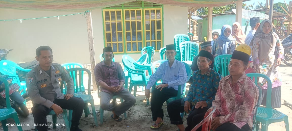 Sambang Duka Kanit Binmas Polsek Kaur Selatan Melayat Kerumah Warga Desa Padang Genteng 