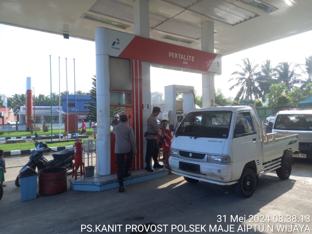 Berikan Pengamanan Kamtibmas, Polsek Maje Patroli di SPBU  