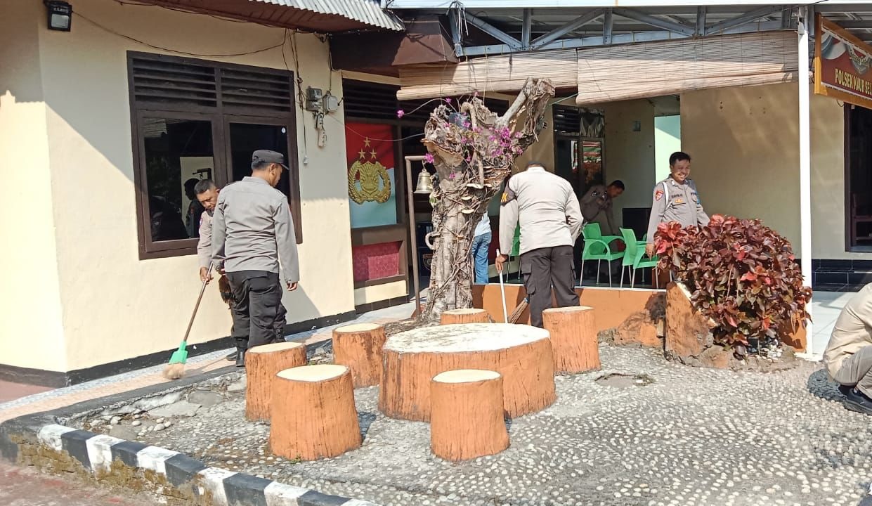 Ciptakan Lingkungan Bersih, Polsek Kaur Kebersihan Mako