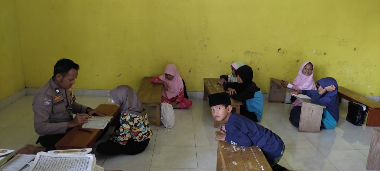 Bakti Untuk Negeri, Guru Mengaji Program Unggulan Polsek Padang Jaya