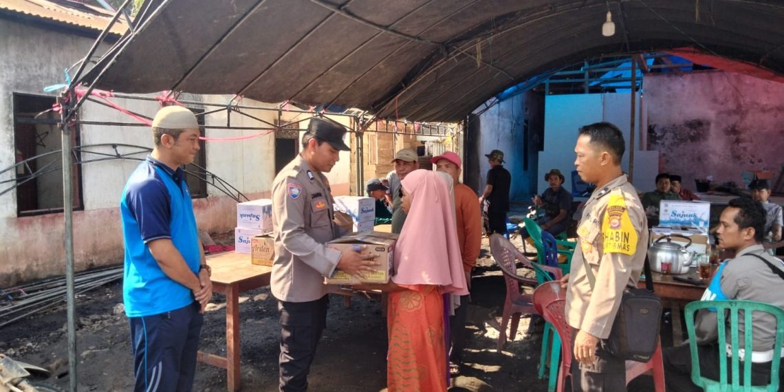 Bantu Warga Musibah Kebakaran, Polsek Pondok Suguh Gelar Bakti Sosial