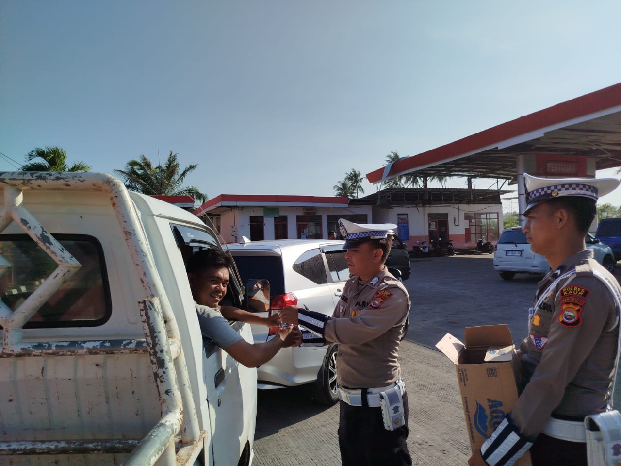 Unit Patroli Satlantas Polres Kaur Imbau Pengendara di SPBU