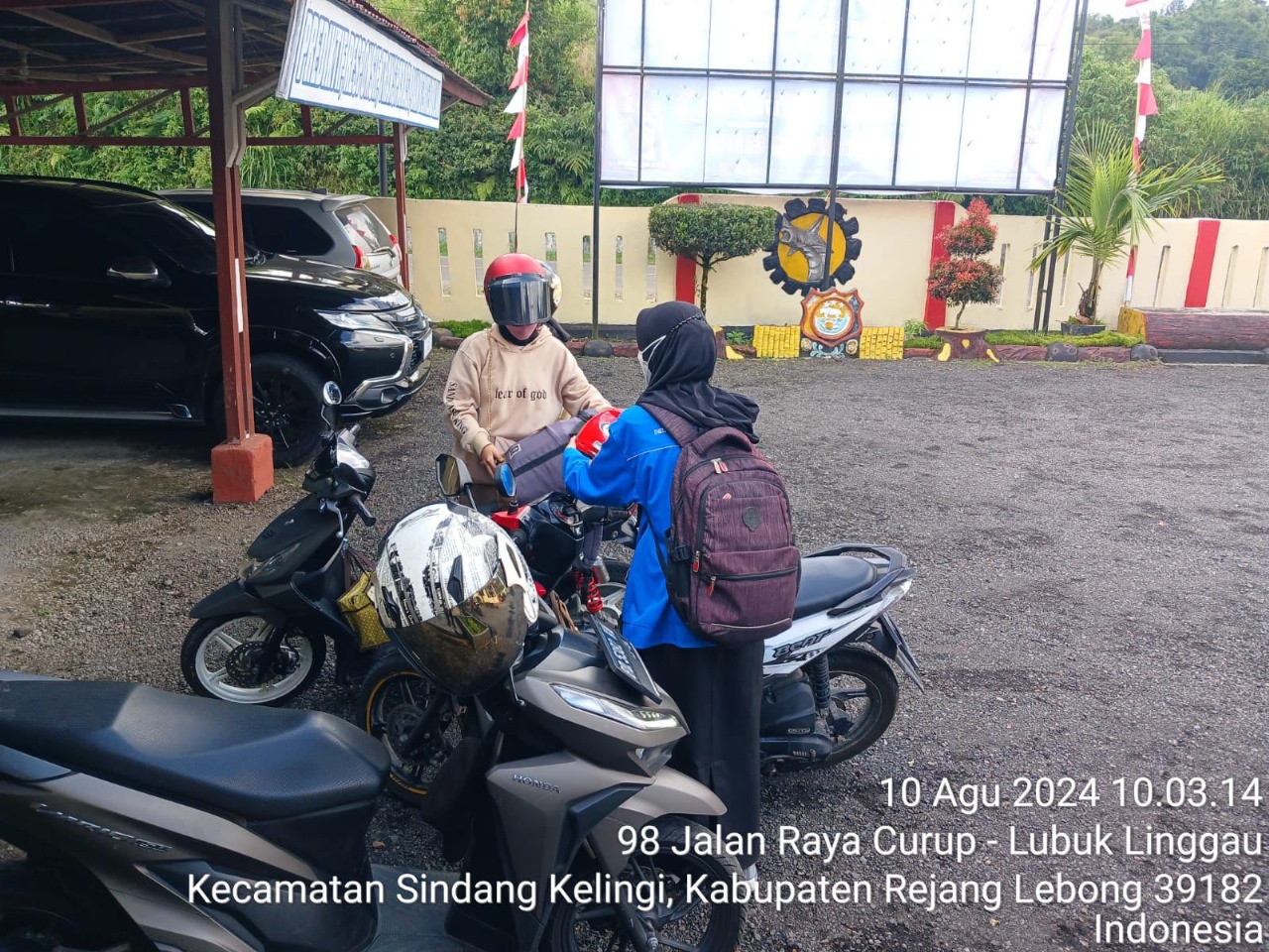 Berikan Keamanan Bagi Penguna Jalan di Jalan Lintas Curup Lubuklinggau, Polsek Sindang Kelingi Lakukan Pengawalan 