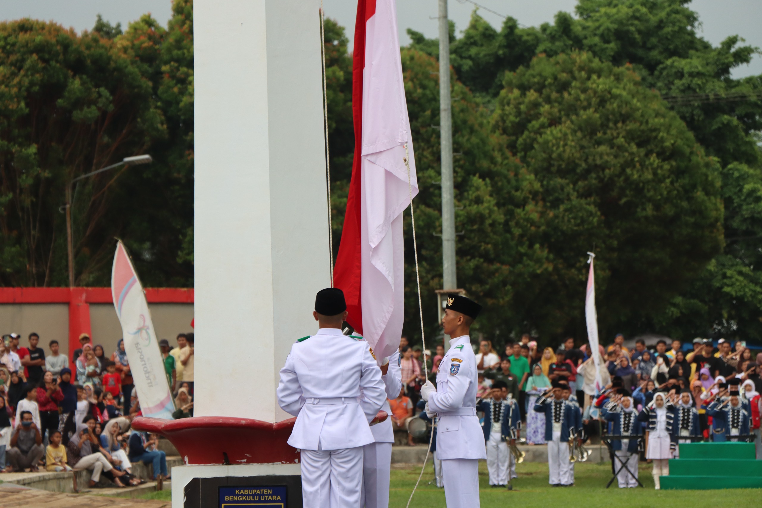 Sukses, Upacara Penurunan Bendera HUT ke-79 RI di Bengkulu Utara  Berjalan Lancar