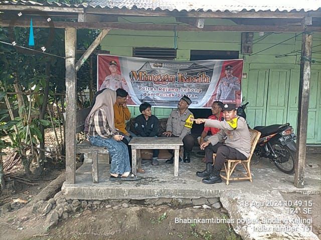 Sampikan Pesan-Pesan Kamtibmas, Polsek Sindang Kelingi Minggu Kasih Bersama Warga 