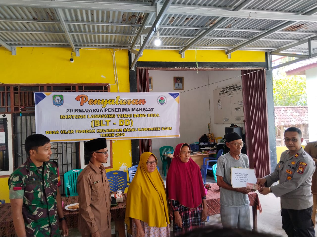 Kapolsek Nasal Hadiri Penyaluran BLT-Dana Desa Tahap Tiga Tahun Anggaran 2024 Di Desa Ulak Pandan