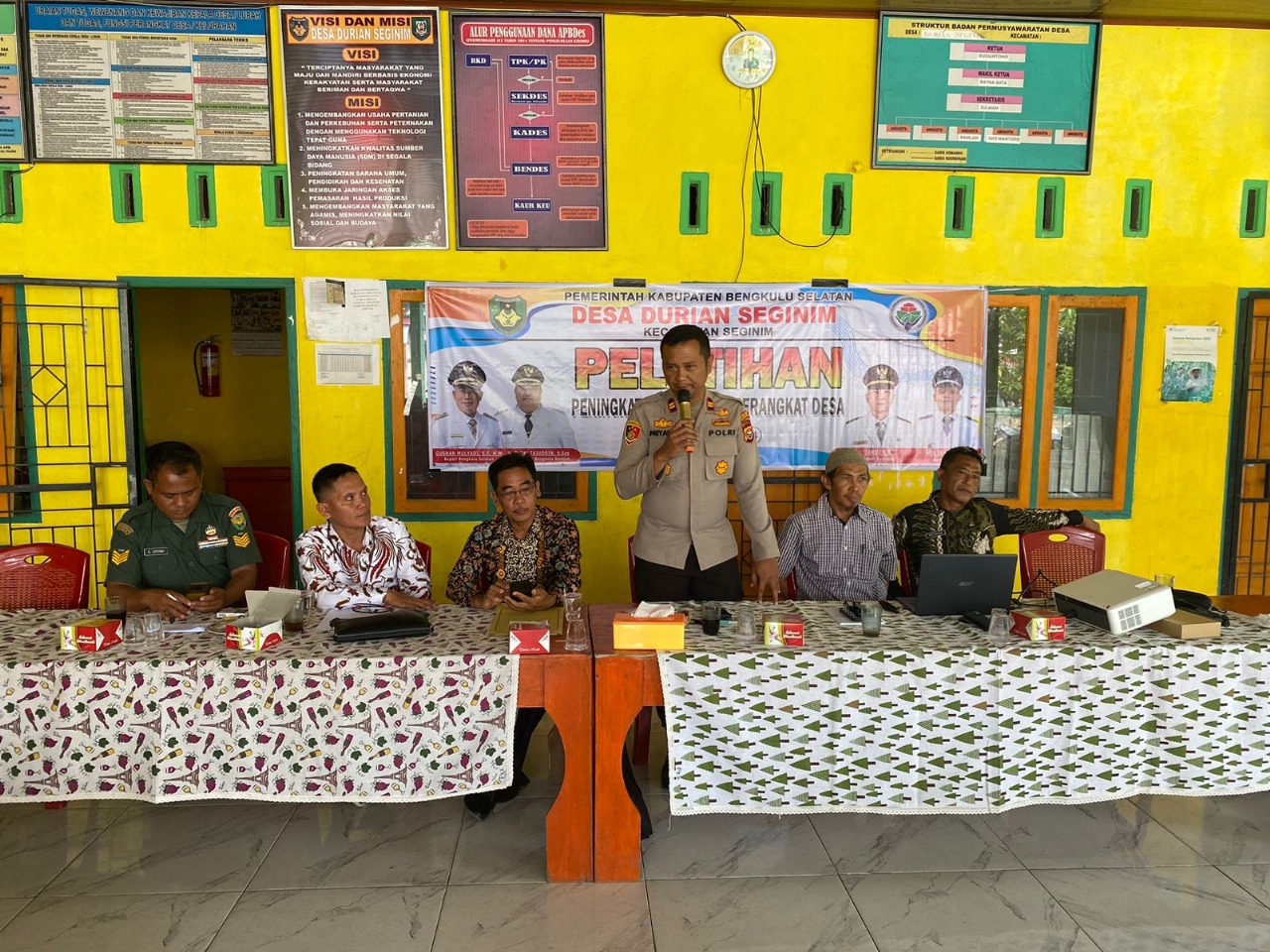 Dukung Peningkatan Kemampuan Aparat Pemerintahan Desa, Kapolsek Seginim Hadiri Kegiatan Pelatihan Peningkatan Kapasitas BPD desa Binaan