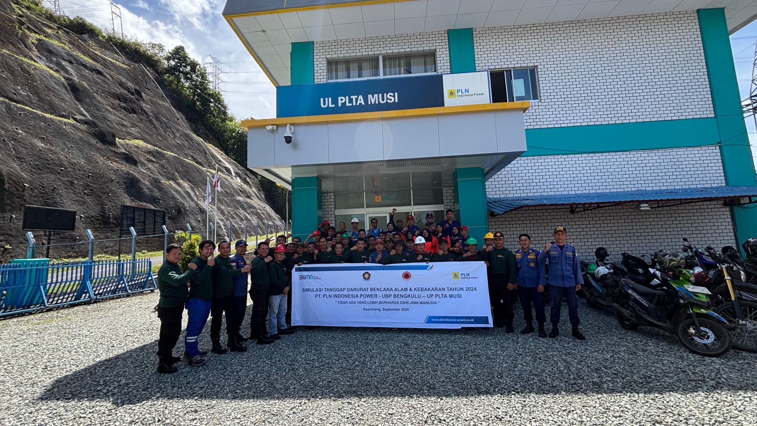 Foto Bersama dalam kegiatan Simulasi Tanggap Darurat Bencana Alam dan Kebakaran di UP PLTA Musi