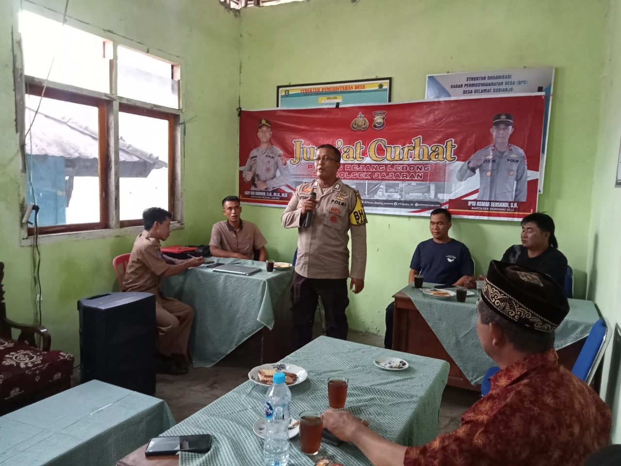 Sambangi Warga, Polsek Bermani Ulu Gelar Jumat Curhat 
