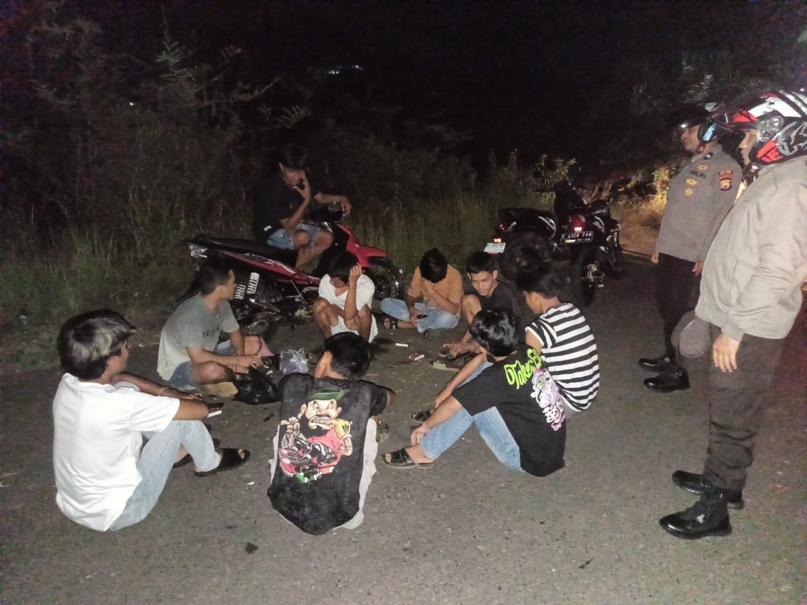 Personel Polsek Seluma Timur  Patroli dan Pengecekan Terkait Adanya Informasi Tawuran di Wilkum