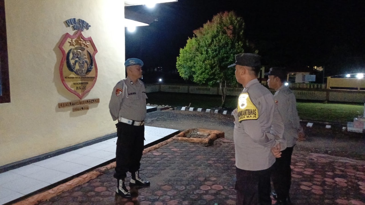 Pastikan Kesiapan Personel Jalankan Tugas, Piket Yanmas Polsek Maje Gelar Apel Malam 
