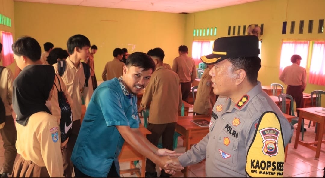 Silahturahmi Kamtibmas Kapolres Kaur Gerebek Rumah Masyarakat 