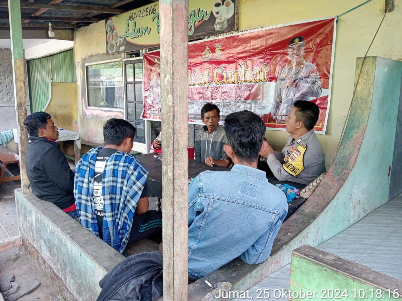 Kapolsek Sindang Kelingi Gelar Jumat Curhat Bersama Warga untuk Jaga Kamtibmas