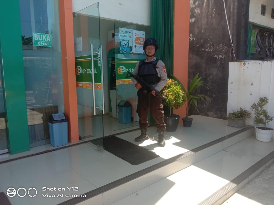 Personel Polsek Nasal Amankan Obyek Vital di Bank Bengkulu Cabang Nasal