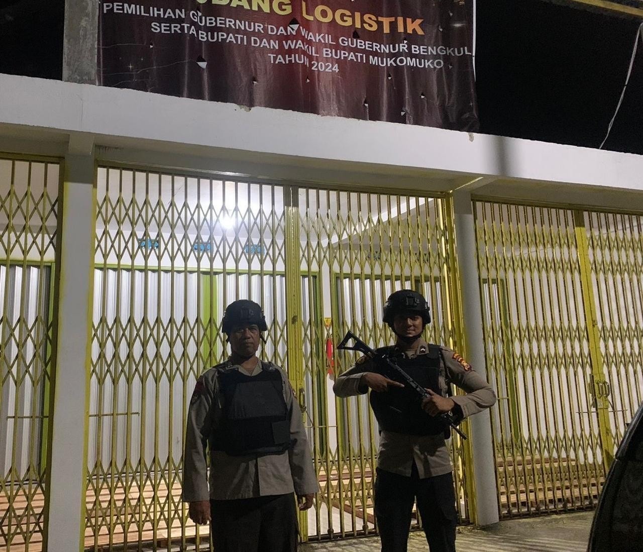 Polres Mukomuko Perkuat Pengamanan di Gudang Logistik KPU Jelang Pilkada 2024