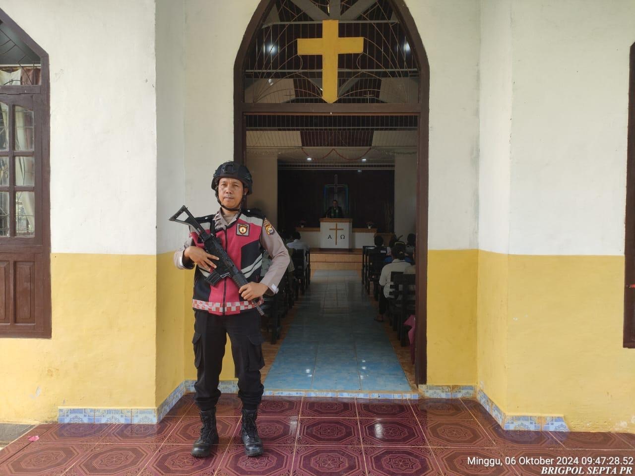 Polsek Padang Ulak Tanding Amankan Ibadah di Gereja GKII Kasie Kasubun