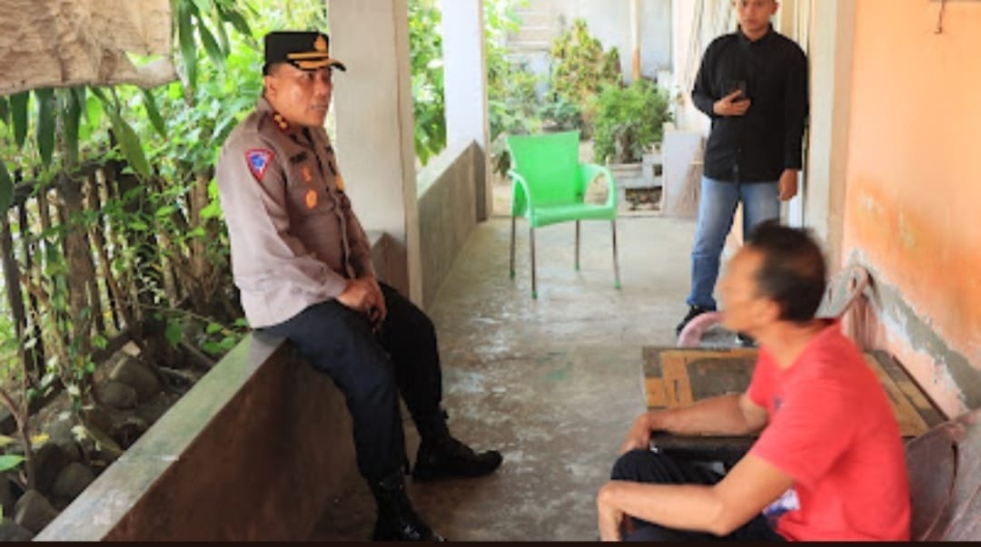 Polres Kaur Polda Bengkulu Melaksanakan Sambang Door to Door Menyongsong Pilkada Damai