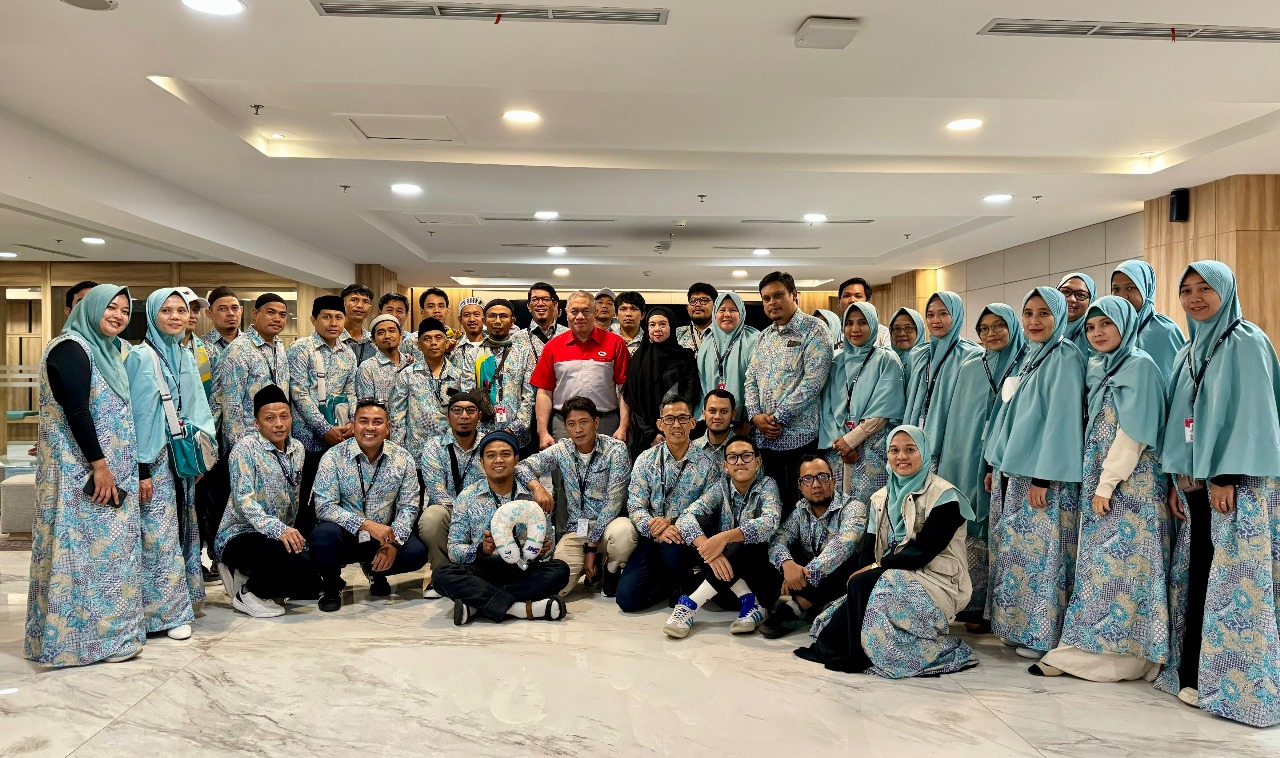 JNE Berangkatkan 559 Karyawan Ibadah Umrah 