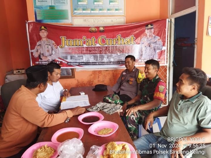 Kapolsek Sindang Kelingi Gelar Jum'at Curhat untuk Keamanan Masyarakat