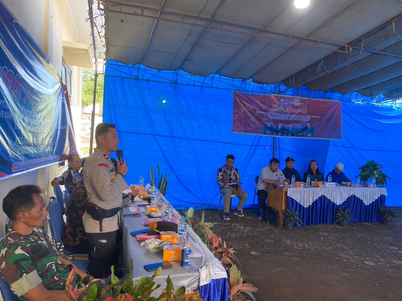 Personel Polres Kepahiang dan Jajaran Amankan Rapat Pleno Tingkat Kecamatan Tebat Karai  