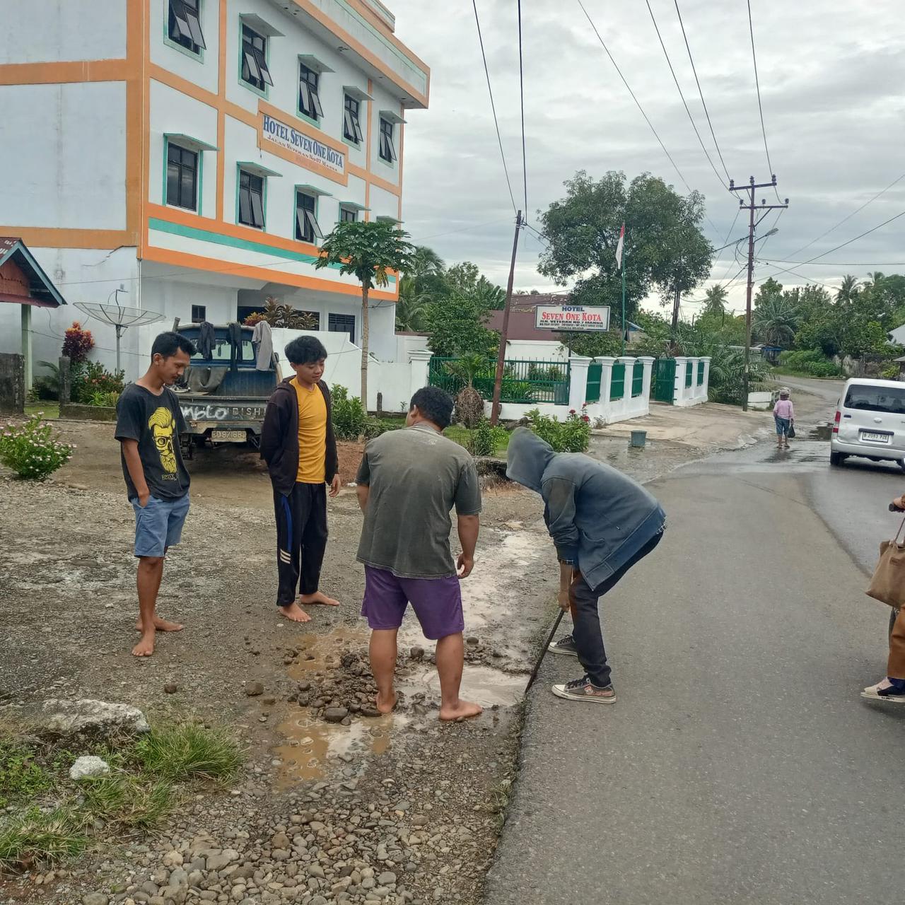 Tingkatkan Pelayanan, PDAM Bengkulu Selatan Lakukan Pembersihan Jaringan Air