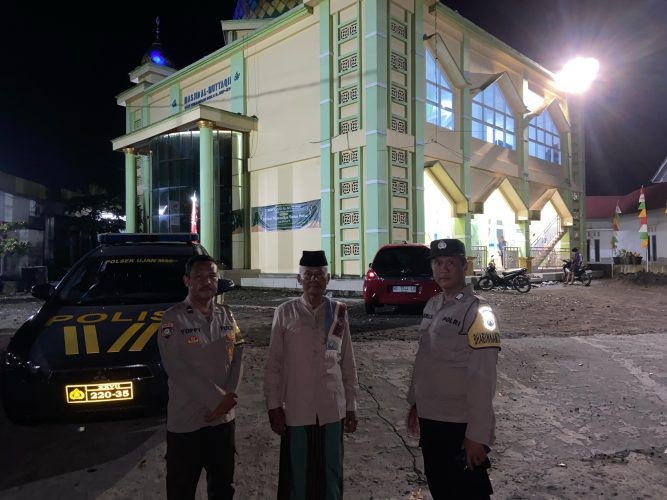 Jajaran Polres Kepahiang Laksanakan Pengamanan Sholat Tarawih di Masjid