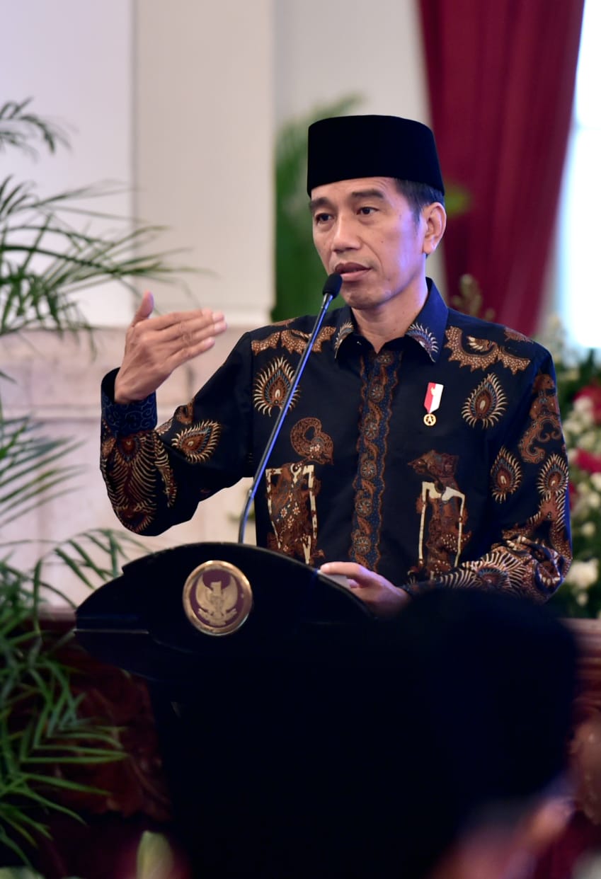 Menyampaikan Sambutan