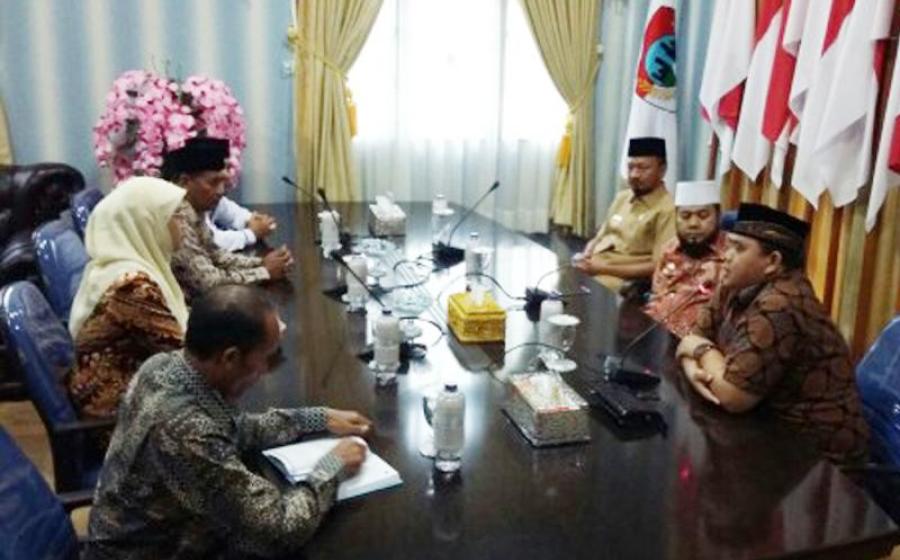 Ketua KPU Kota Bengkulu dan sejumlah komisioner KPU lainnya melakukan kunjungan kerja dengan Walikota Bengkulu, Senin (31/7