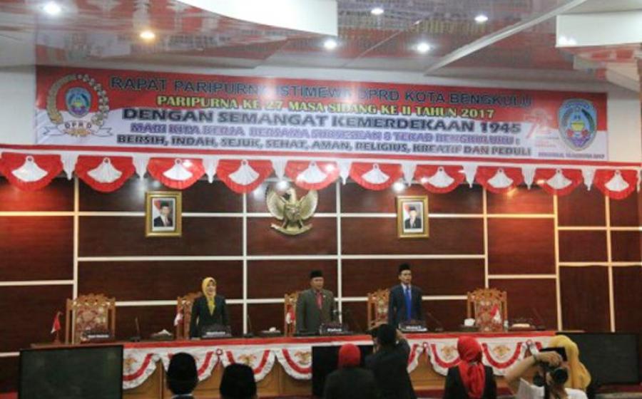 Paripurna Memdengarkan Pidato Kenegaraan Presiden Joko Widodo (Jokowi) lewat layar kaca