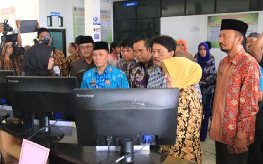 launching perizinan online (e- Perizinan) di Kantor DPM-PTSP Kota Bengkulu, Jumat (11/8/2017).