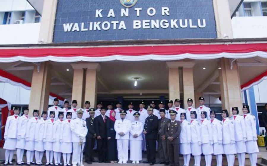 Upacara peringatan HUT RI Ke 71 di halaman Kantor Walikota