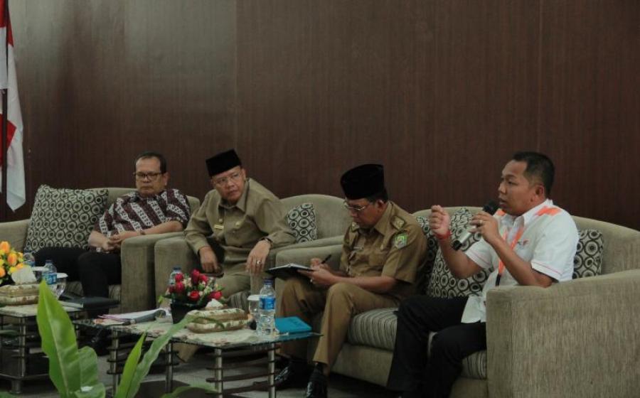 Pertemuan dan konsolidasi pelaku usaha CPO dan kopi bersama pelaksana tugas (Plt) Gubernur Rohidin Mersyah.