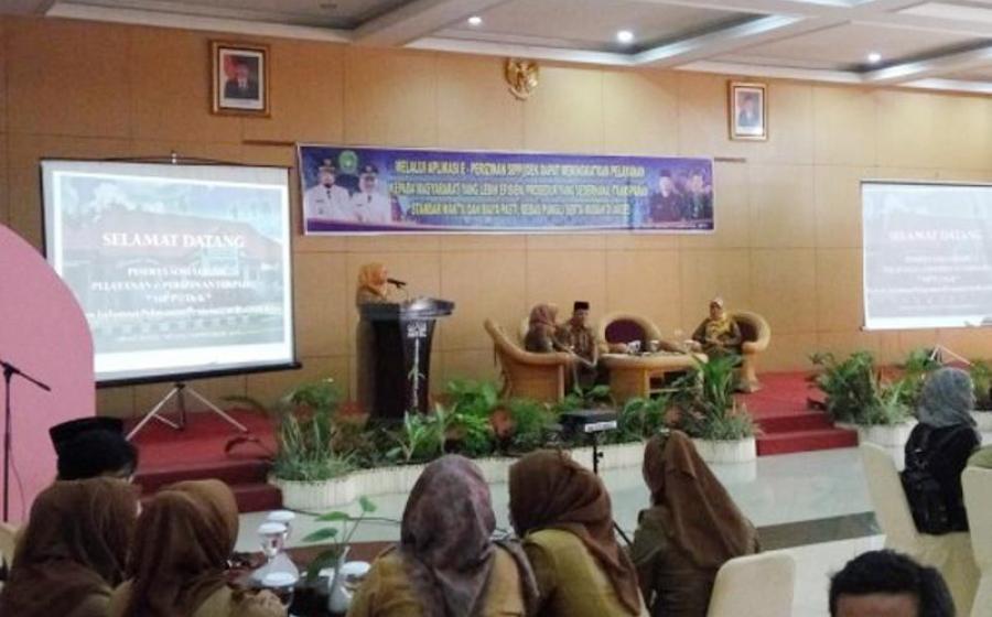 Pemerintah Kota Bengkulu melalui Dinas Penanaman Modal dan Pelayanan Terpadu Satu Pintu (DPMPTSP) terus memaksimalkan pelayanan publik dengan menggelar sosialisasi pelayanan E-Perizinan terpadu SIPP@DEK