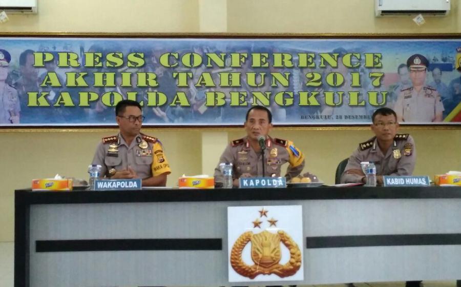 Kapolda Bengkulu Brigjen Pol Coki Manurung menyampaikan press conference