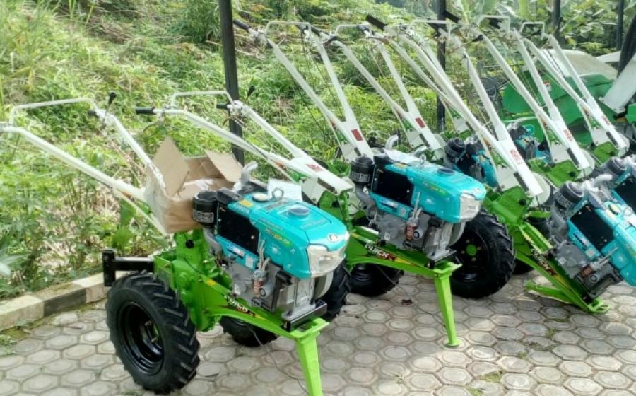 Bantuan Handtractor untuk kelompok tani kepahiang