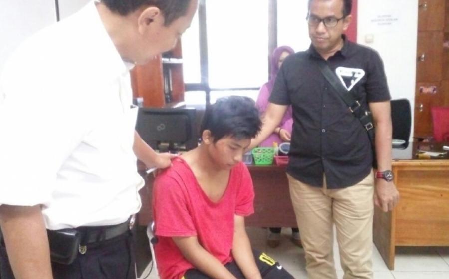 tersangka pembunuhan auzia