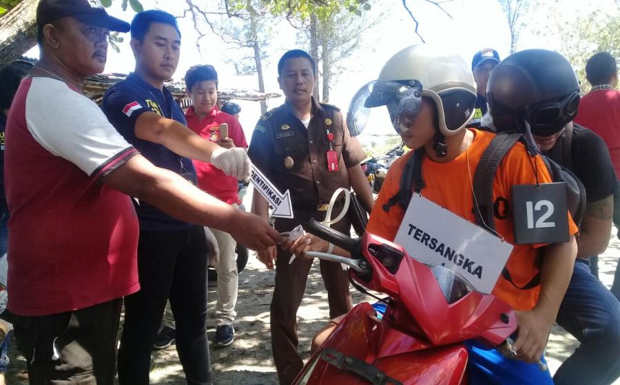 adegan rekonstruksi pembunuhan Auzia