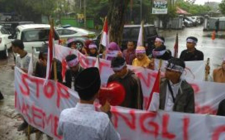 masa dari gempur saat aksi di kemenag provinsi 