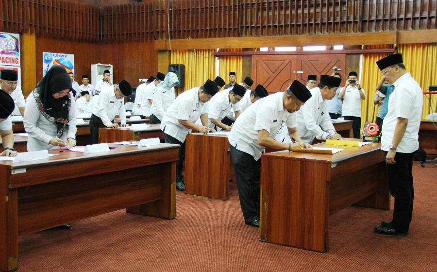 OPD lakukan penandatanganan perjanjian kinerja tahun 2018 secera serentak