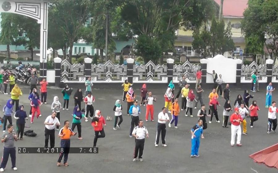suasana apel gabungan senam rutin pemda bengkulu utara
