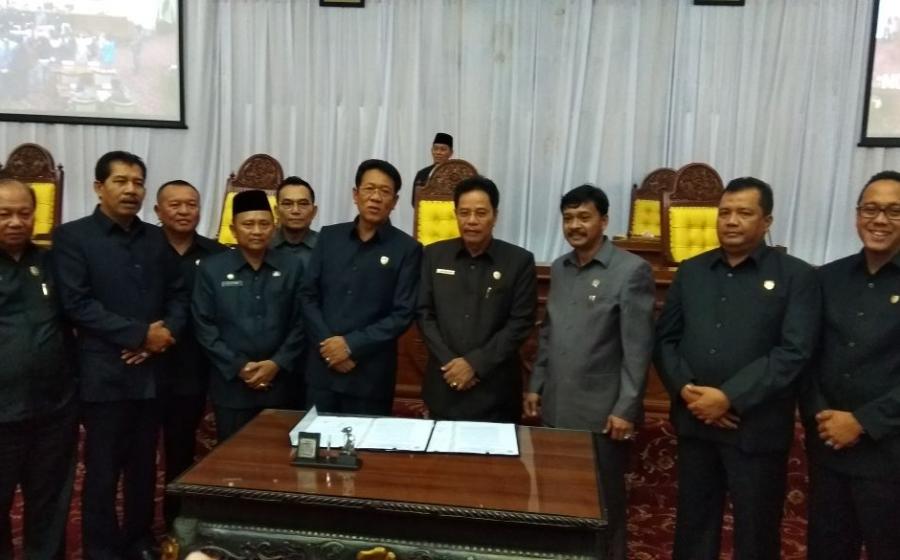  Rapat Paripurna Pandangan Fraksi & pengesahan Raperda Penyidik Pegawai Negeri Sipil (PPNS) & Perijinan Perkebunan