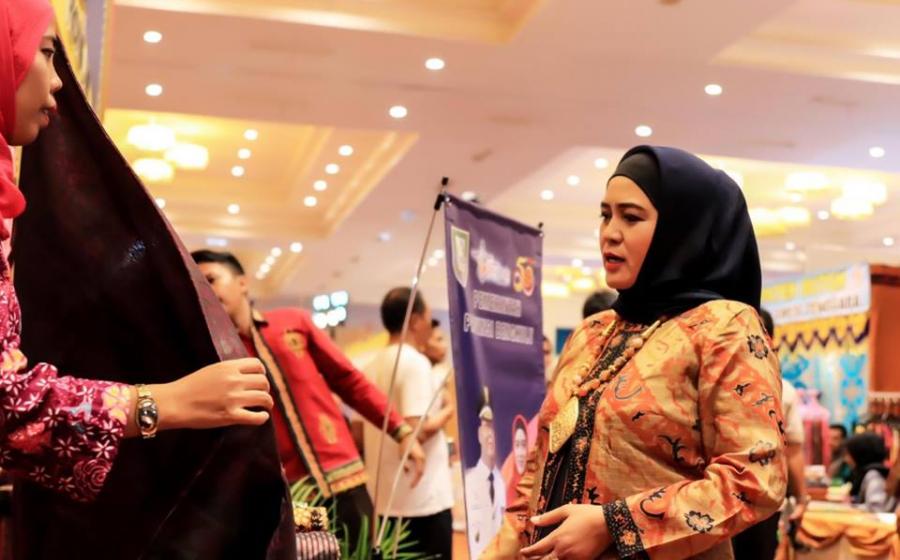 Ketua Dekranasda Provinsi Bengkulu Derta Wahyulin Rohidin Mersyah