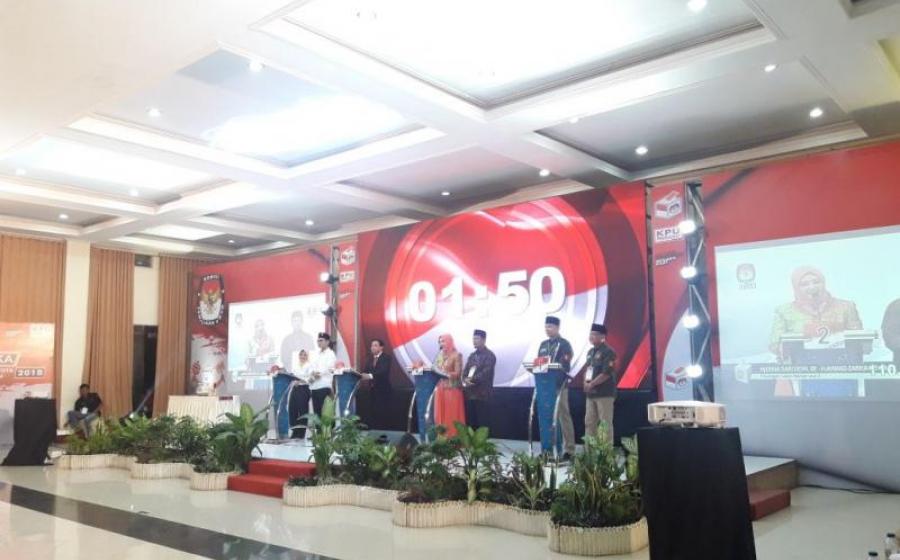 debat-kedua-helmi-hasan-tidak-hadir-dedi-wahyudi-menjomblo-lagi