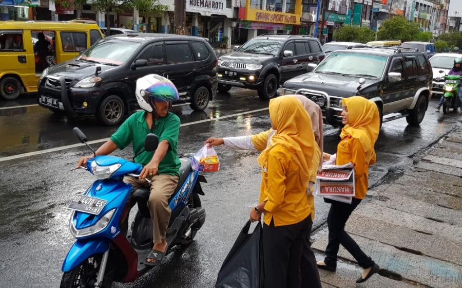 Pembagian Takjil