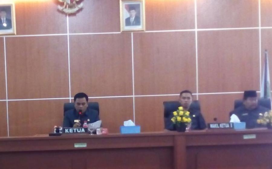 Pimpinan Rapat Paripurna DPRD Bengkulu Tengah