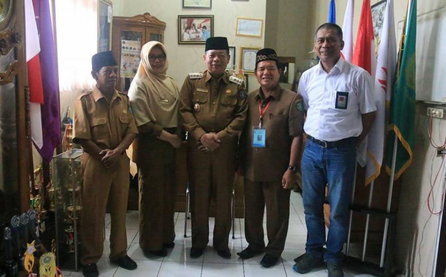 Penjabat Walikota Bengkulu Budiman Ismaun melakukan peninjauan UNBK